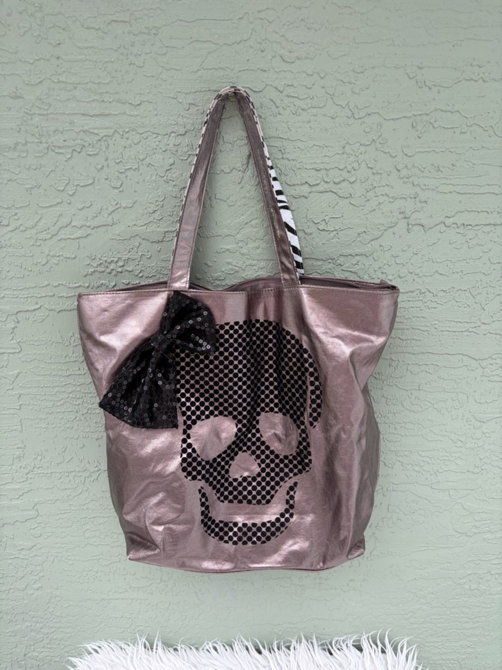 Braciano Skull Tote Shoulder Bag Womens Large Metallic Silver Sequin Bow